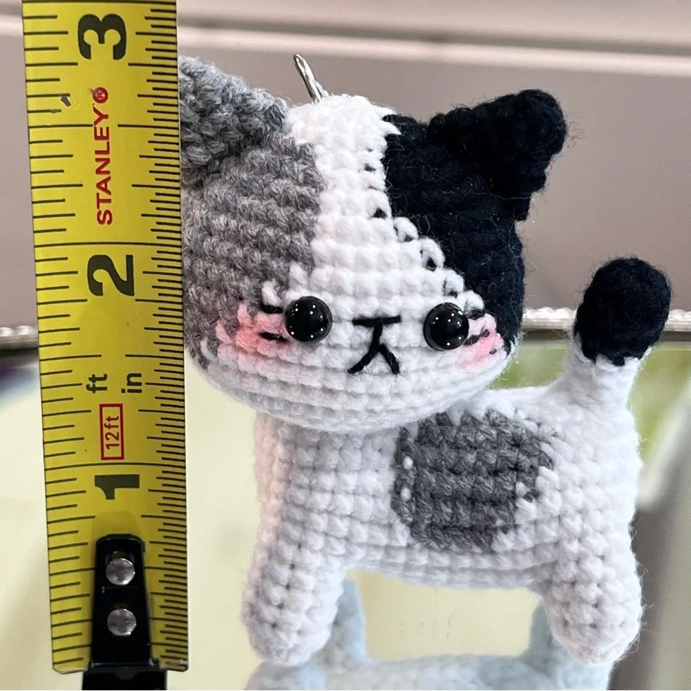 Mini Crochet Calico Kitty Key Chain / Purse Charm / Figurine Black White - Picture 6 of 9